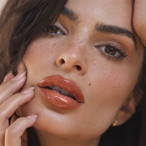 emily ratajkowski lips|This Is Emily Ratajkowskis Favorite Lip Combo